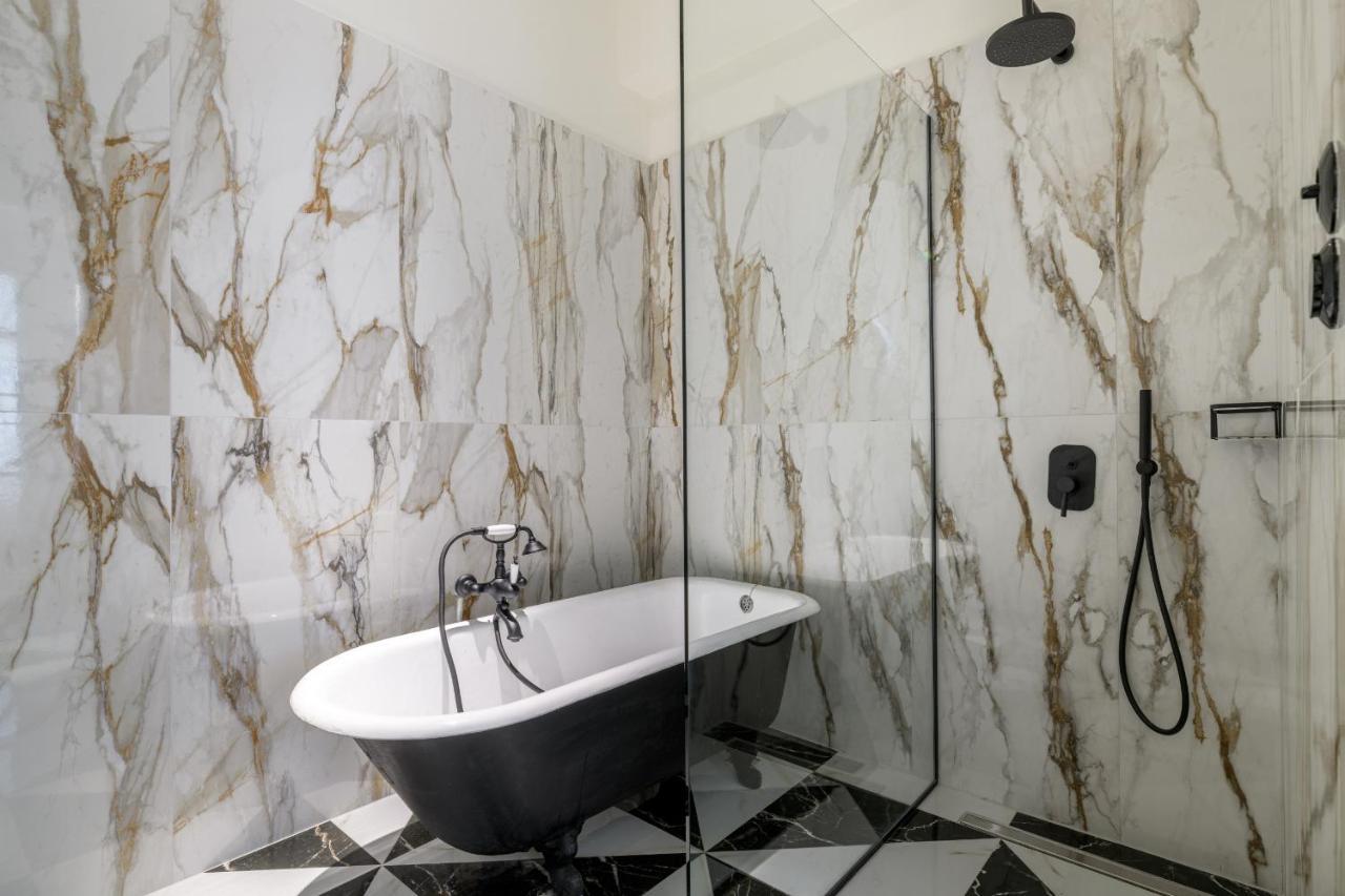 3Bdr Modern Design & Bright Interiors In Plaka Apartment Атина Екстериор снимка